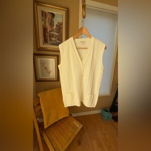Vintage Ivory Coastal Grandma / Cottagecore Cable Knit Button Up Vest w Pockets